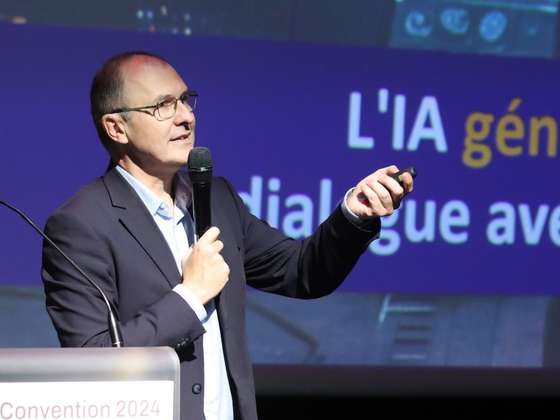 iA eloRezo conference on stage